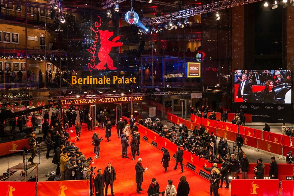 Berlino, il Festival cancella i riconoscimenti per attori/attrici: ci sarà un premio 'neutro' - Berlinale 2017 - Gay.it