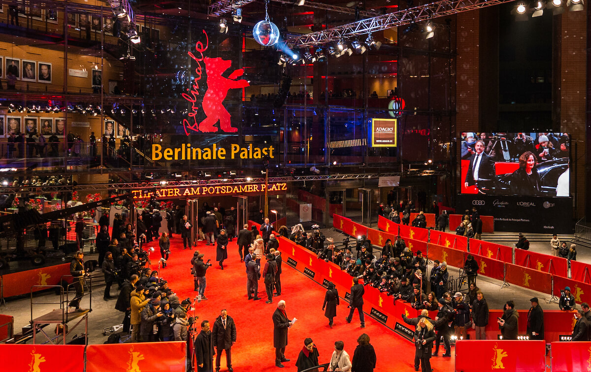 Berlino, il Festival cancella i riconoscimenti per attori/attrici: ci sarà un premio ‘neutro’