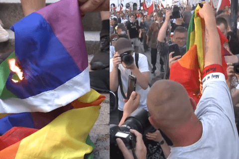 Polonia, insulti omofobi e bandiera rainbow bruciata durante la marcia dei 76 anni della Rivolta di Varsavia - video - Bruciano bandiera rainbow durante la marcia dei 76 anni della Rivolta di Varsavia - Gay.it