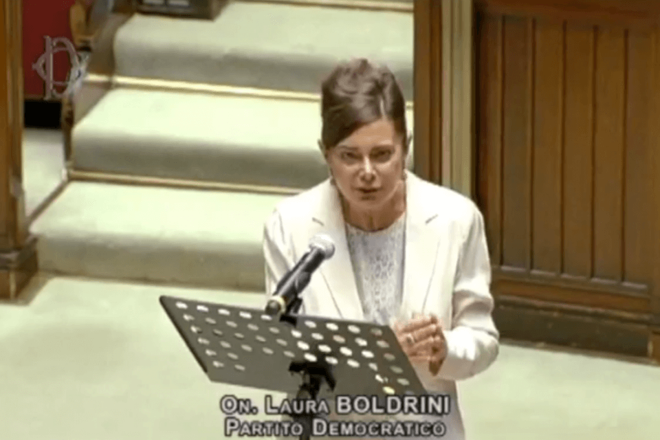 DDL Zan, Boldrini: "Portatemi casi di coppie etero aggredite perché si baciano. Non esistono" - Laura Boldrini 1 - Gay.it