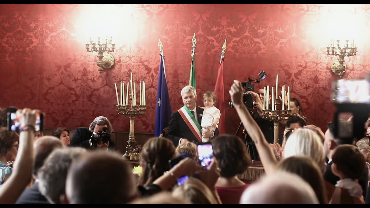 Tuttinsieme, arriva al cinema il doc autobiografico sulla famiglia arcobaleno di Marco Simon Puccioni –  trailer