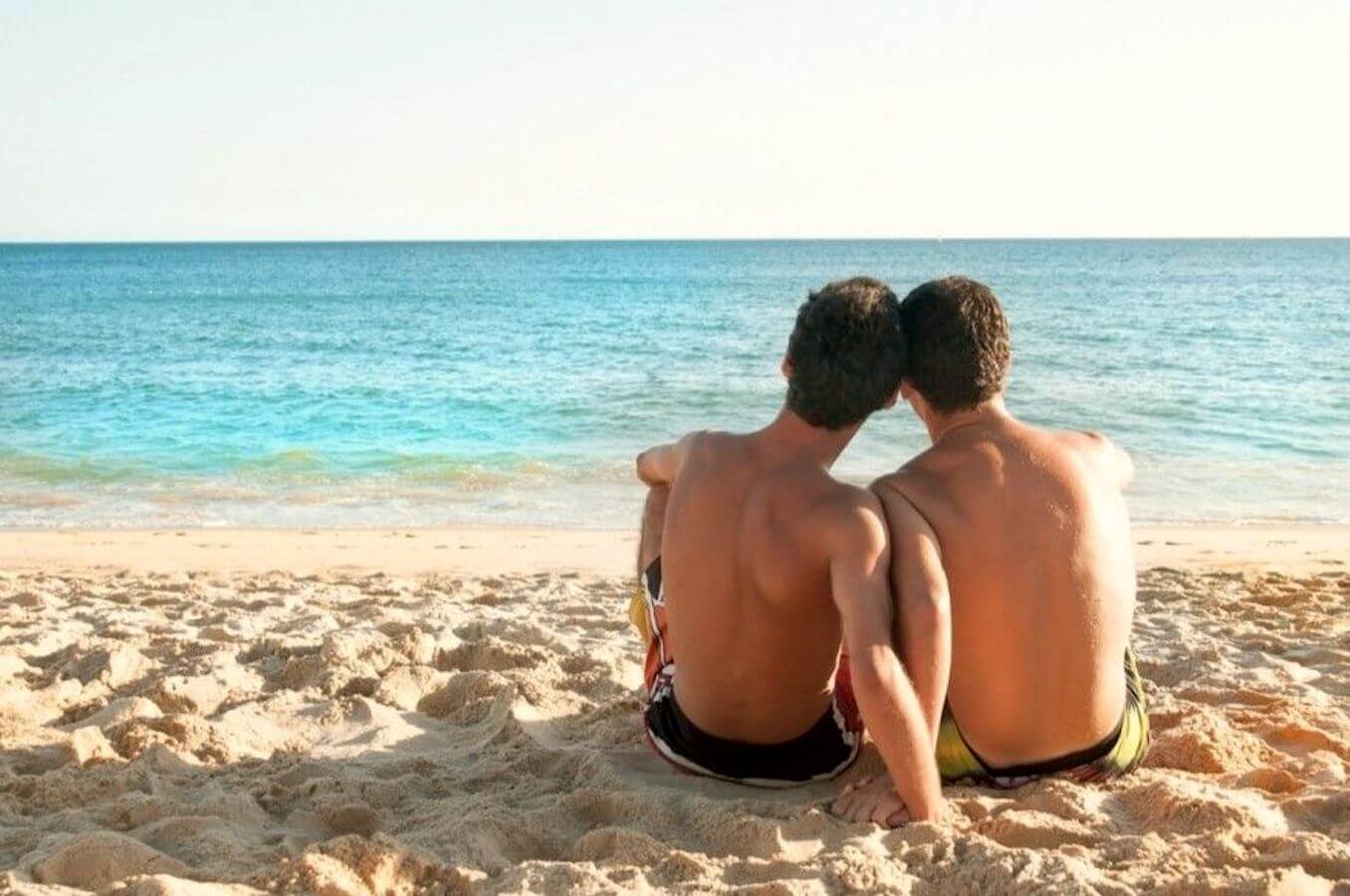 Cagliari, aggressione omofoba in spiaggia: si erano scambiati un semplice bacio