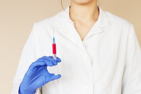 Assistente sanitaria aggredita dal figlio di un paziente: "stai zitta lesbica" - dottoressa - Gay.it