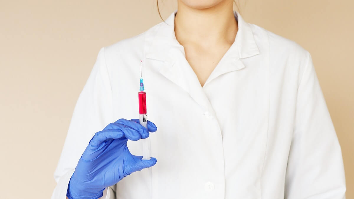 Assistente sanitaria aggredita dal figlio di un paziente: “stai zitta lesbica”