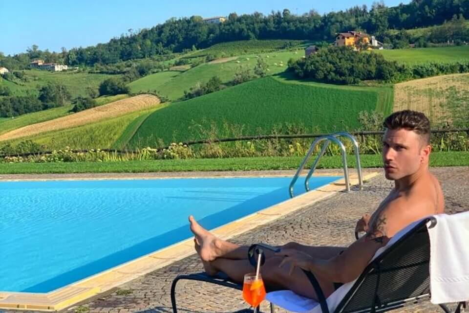 Quando è l’omofobo a prenderle: da Moncalvo, una storia ‘a lieto fine’ (o quasi)