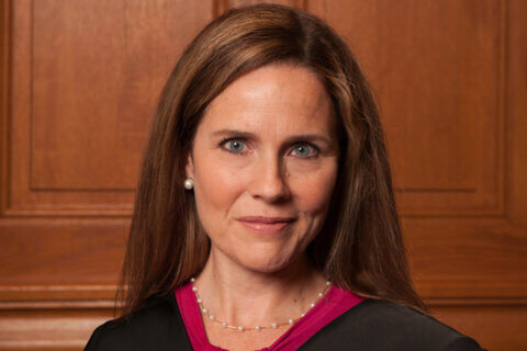 Trump sceglie Amy Barrett per la Corte Suprema: ultracattolica contraria a matrimoni gay e aborto - Amy Coney Barrett - Gay.it