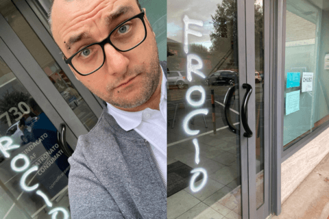 Arcigay Ravenna, presidente vittima di attacco omofobo: Insulti sulla porta dell'ufficio - Arcigay Ravenna presidente vittima di attacco omofobo - Gay.it