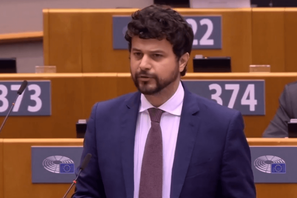 Brando Benifei all’UE: ” Nuove leggi contro l’omotransfobia e sanzioni per i governi ungheresi e polacchi” – VIDEO