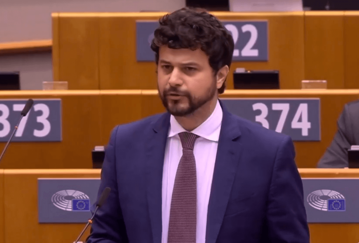 Brando Benifei all’UE: ” Nuove leggi contro l’omotransfobia e sanzioni per i governi ungheresi e polacchi” – VIDEO