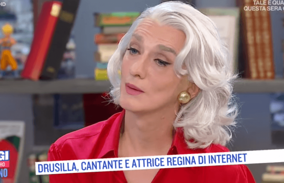 Drusilla Foer conquista il pomeriggio Rai a Oggi è un Altro Giorno – il video
