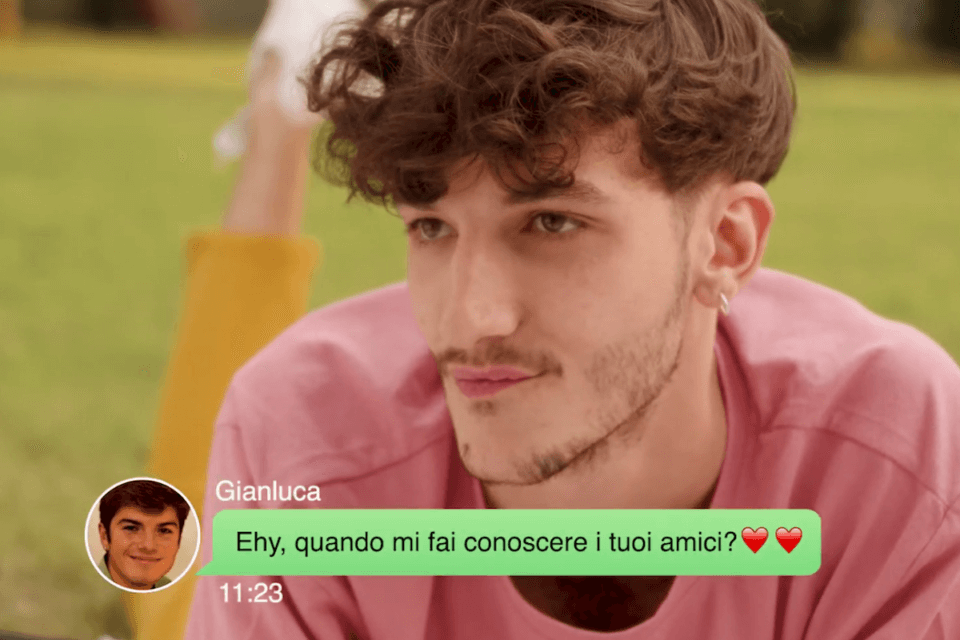 Gay Help Line, Pietro Turano di SKAM Italia ha ideato gli spot della campagna 2020 – video