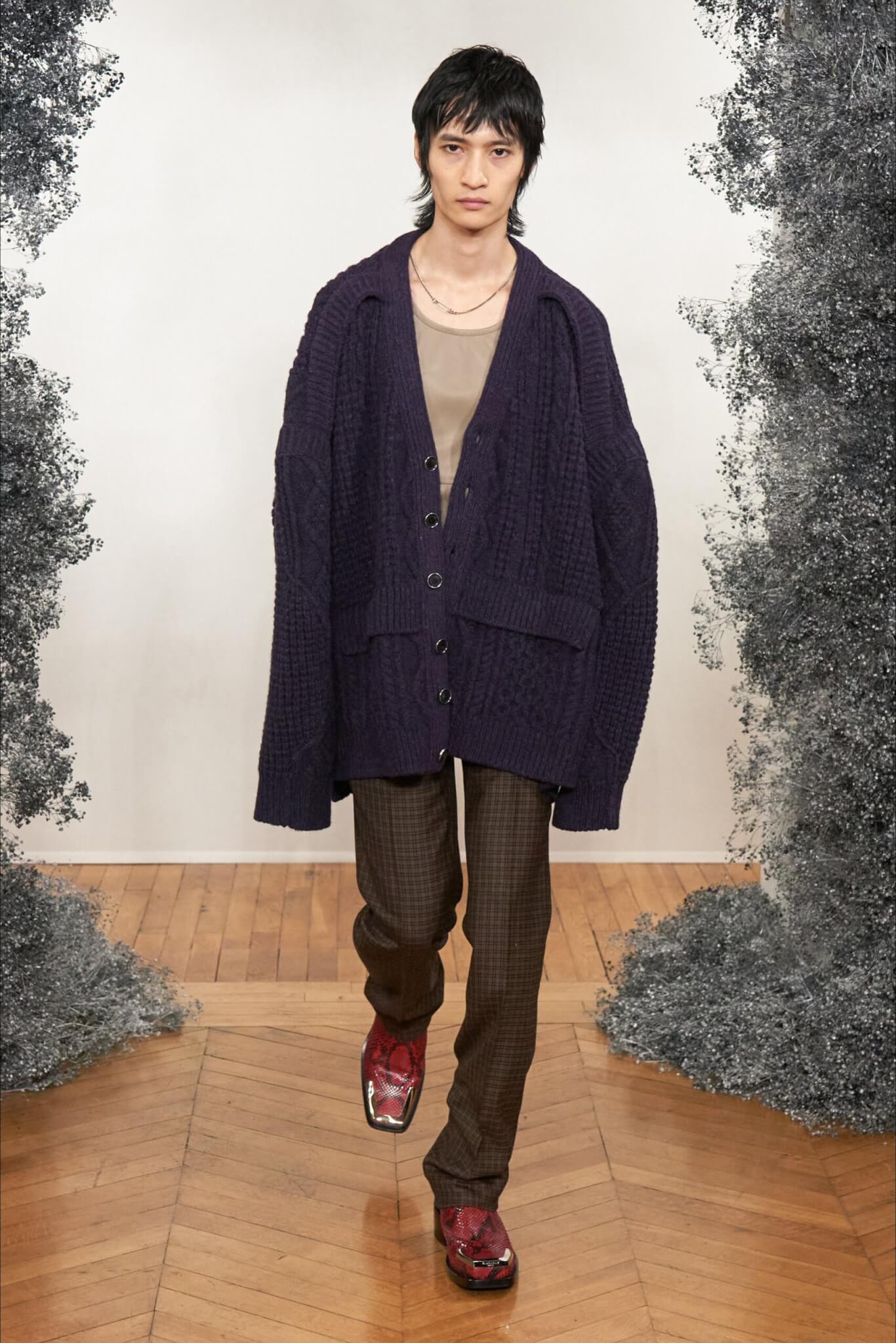Il Cardigan è il Must Have Moda Uomo dell'Inverno 2020 - Givenchy 1 scaled - Gay.it
