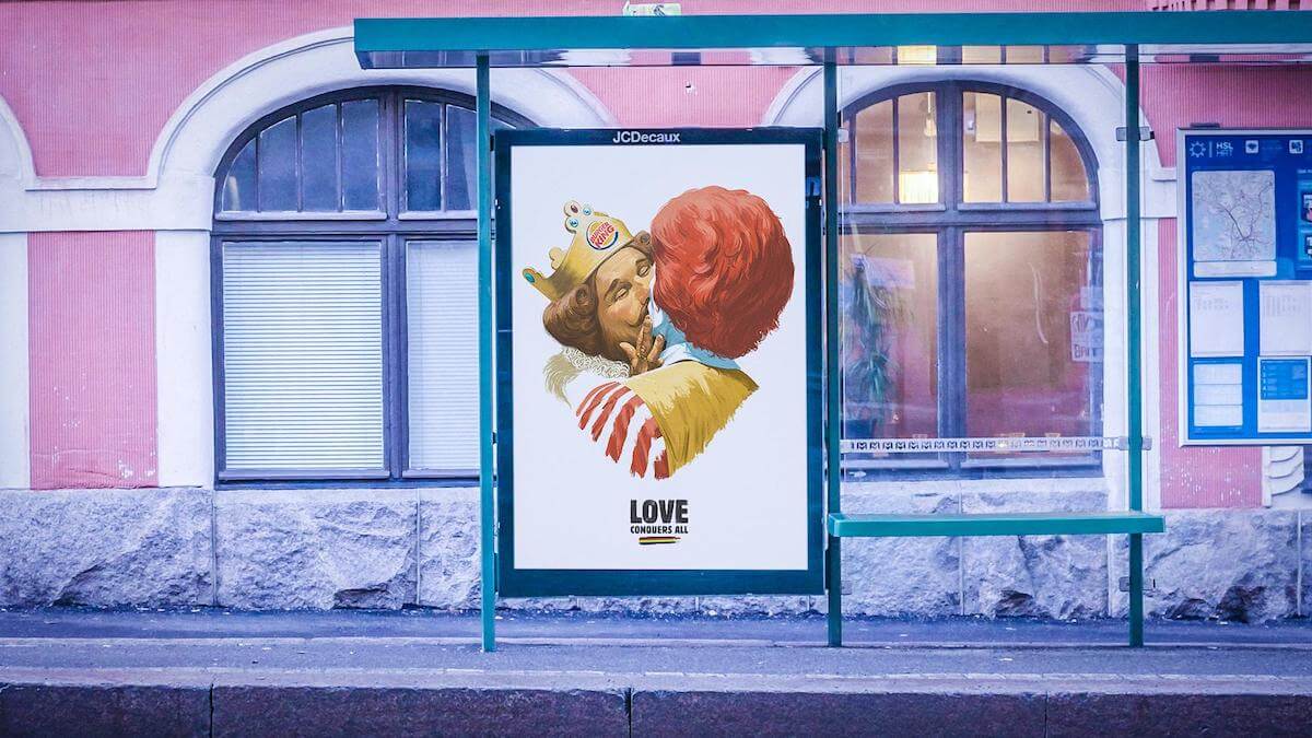 Helsinki Pride, il Re di Burger King bacia Ronald McDonald in una storica pubblicità