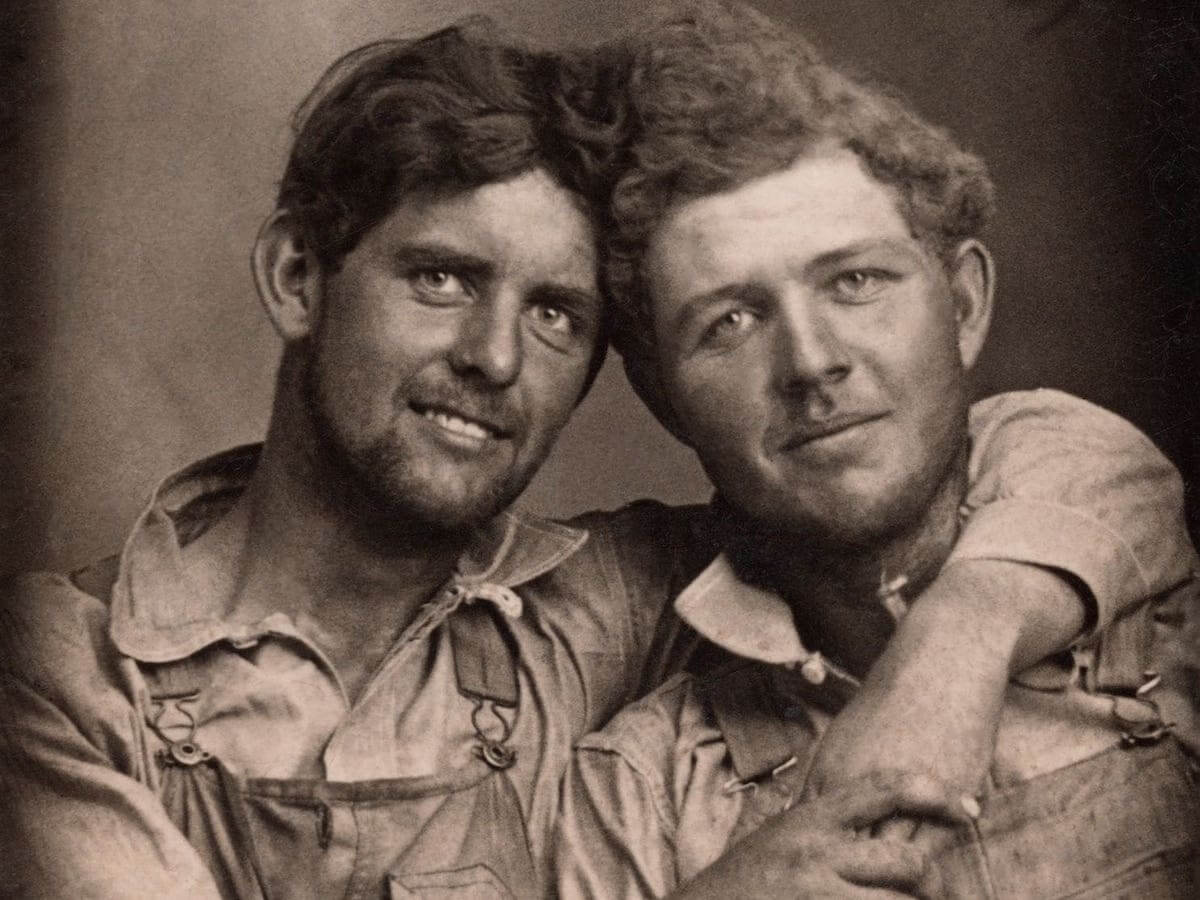 LOVING: A Photographic History, foto d’epoca di uomini innamorati tra il 1845 e il 1955 – la gallery