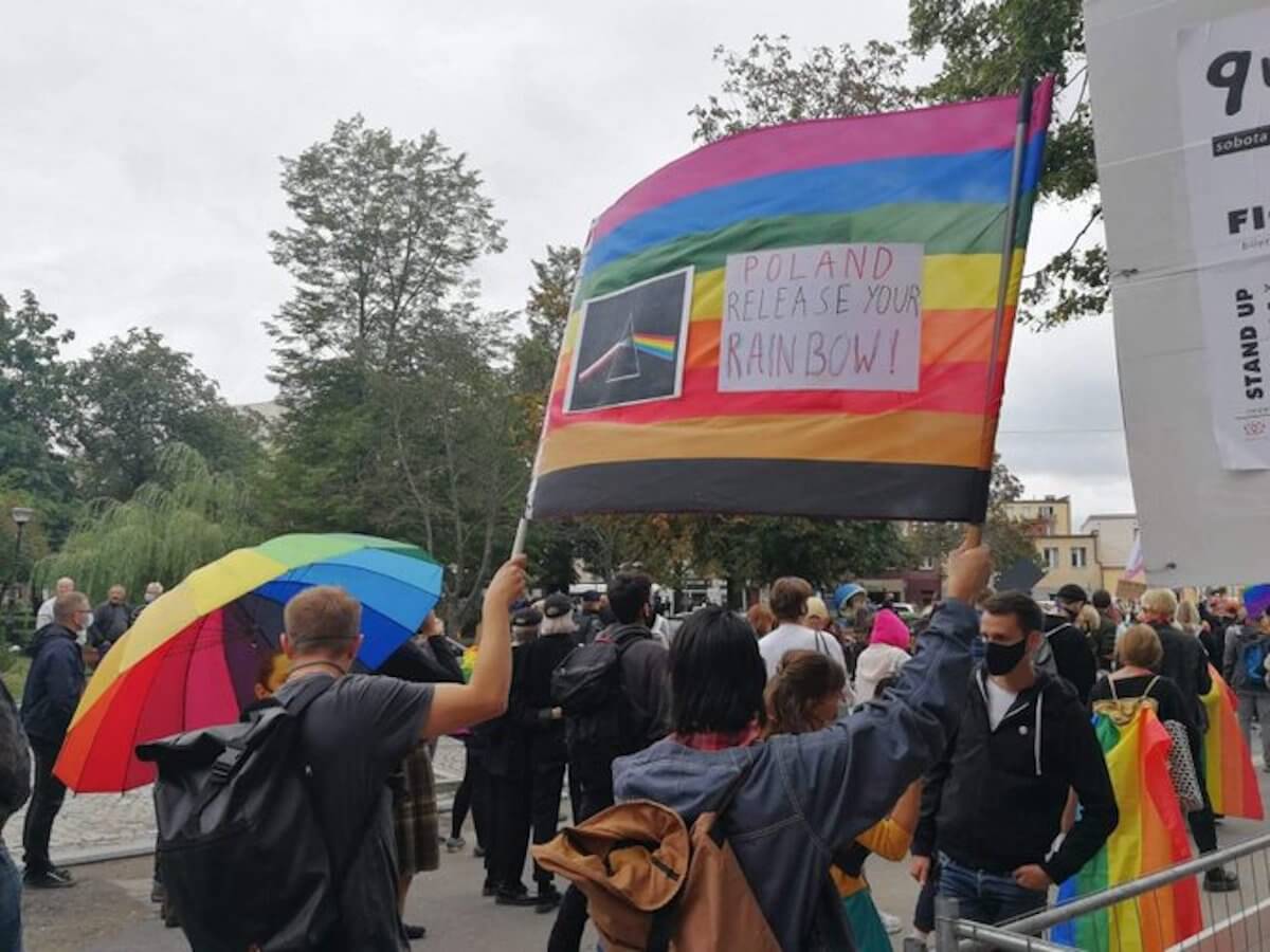 In marcia dalla Polonia alla Germania: in 2000 al Pride in difesa della comunità LGBT polacca – video