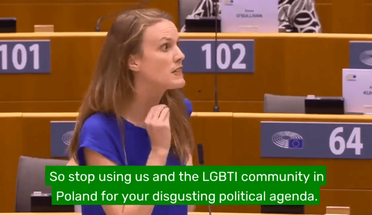 UE, il discorso di Terry Reintke: “Smettetela di usare la comunità LGBT per la vostra disgustosa agenda politica” – VIDEO