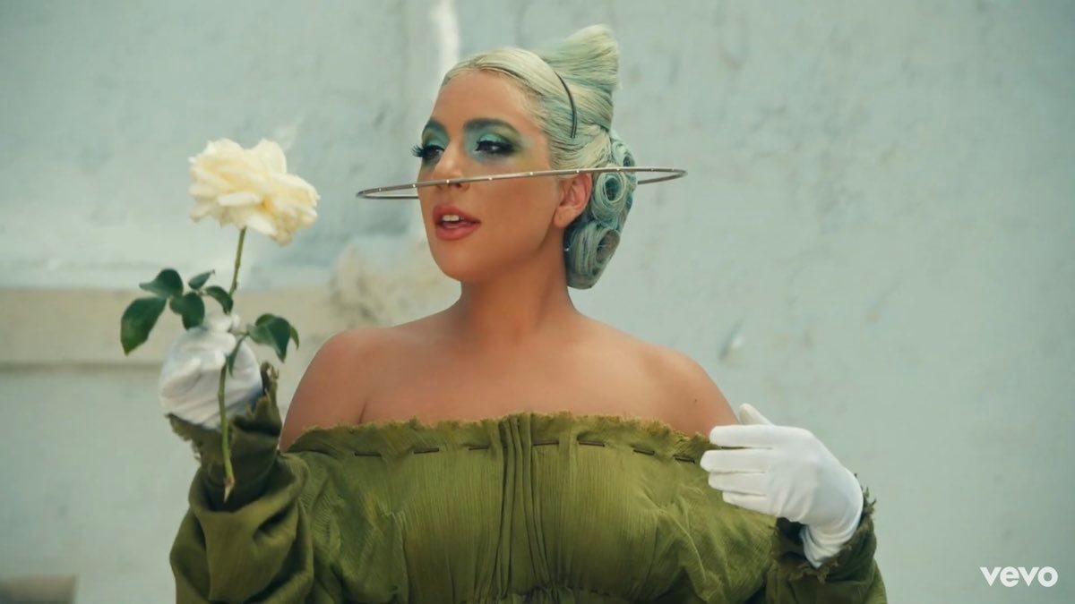 911 di Lady Gaga, ecco il nuovo visionario video