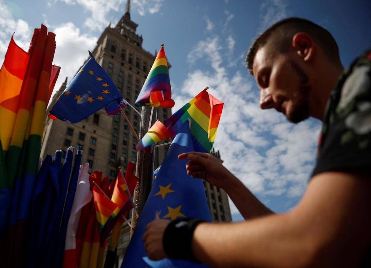 Polonia, i vescovi propongono dei centri per ‘guarire’ le persone LGBT