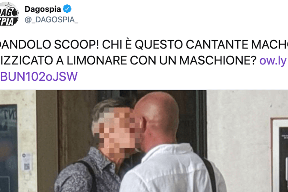Dagospia lancia la caccia al cantante gay famoso:  l’insostenibile pratica dell’outing mascherato