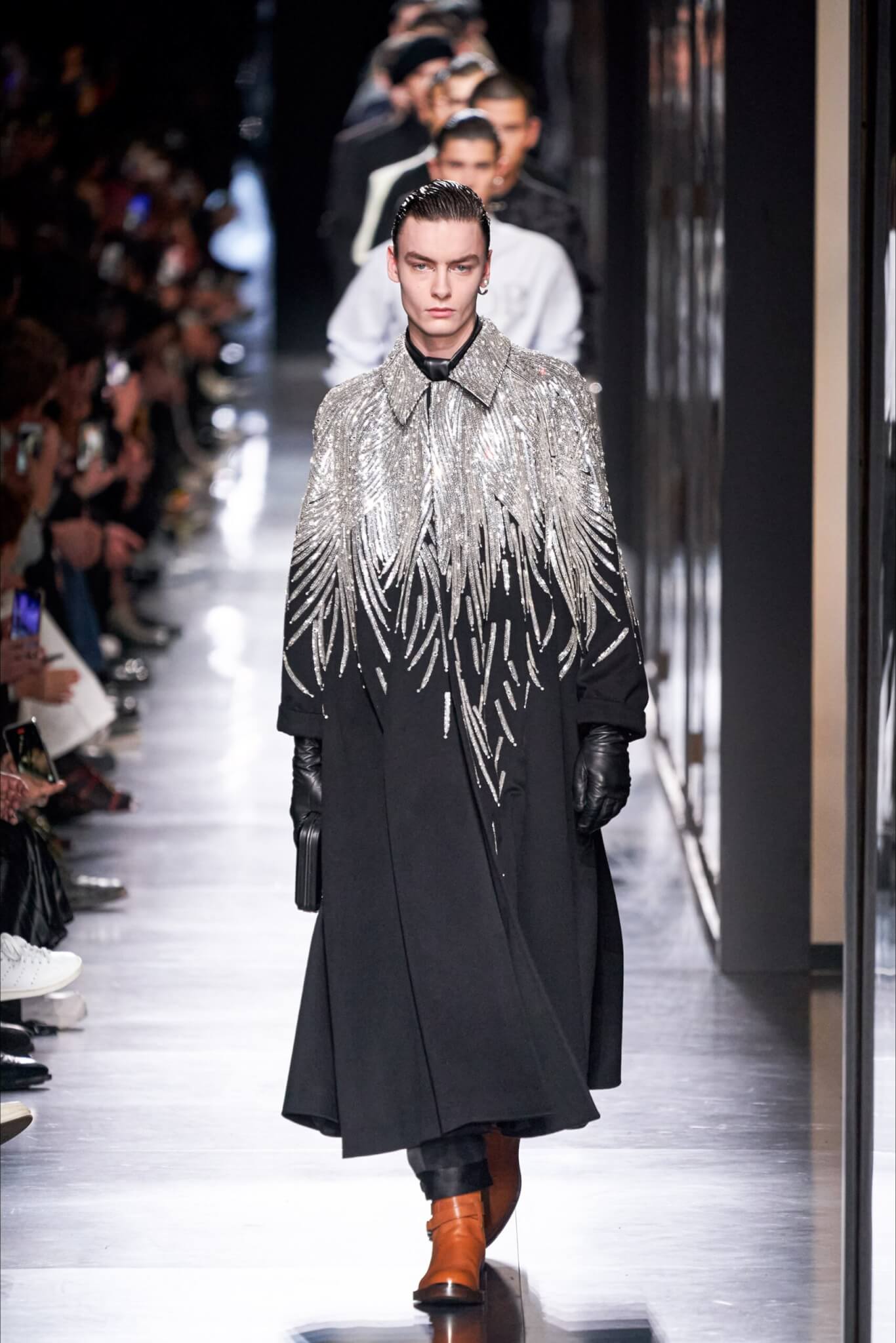 Moda Uomo Inverno 2020 - I glitter e le paillettes da uomo sono il trend più glamour del momento - Dior scaled - Gay.it