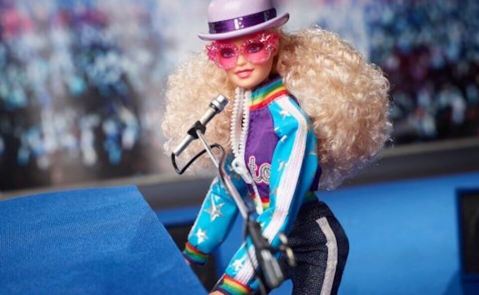 Elton John, Mattel lancia una fantastica Barbie a lui ispirata - Elton John lancia una fantastica Barbie a lui ispirata - Gay.it