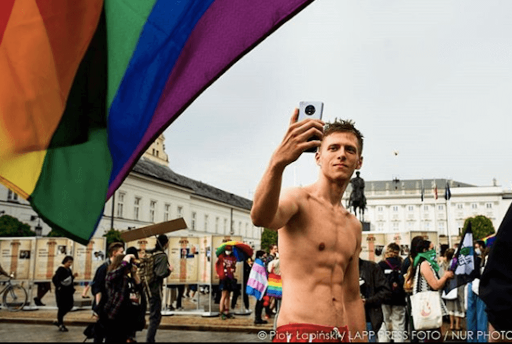 Linus Lewandowski, il coraggio di un 28enne gay per sconfiggere la Polonia omofoba - Linus Lewandowski polonia 00007 - Gay.it