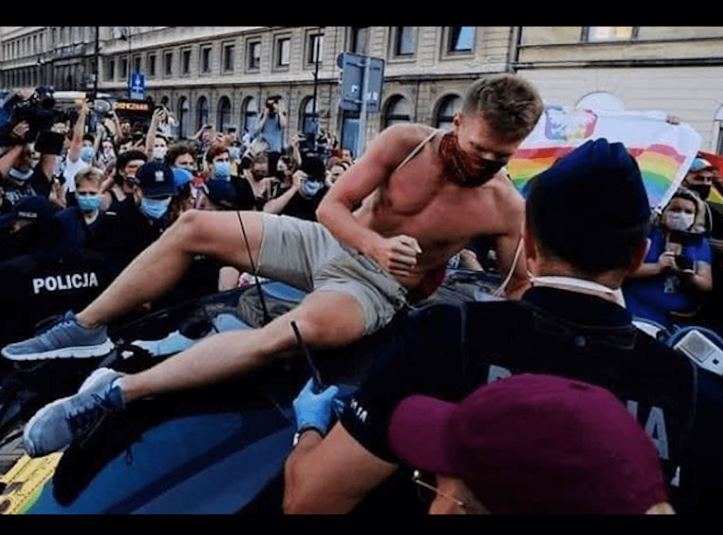 Linus Lewandowski, il coraggio di un 28enne gay per sconfiggere la Polonia omofoba - Linus Lewandowski polonia 00009 - Gay.it