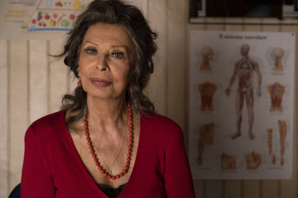 La vita davanti a sé, la recensione: Sophia Loren è una Madame Inclusione da Oscar
