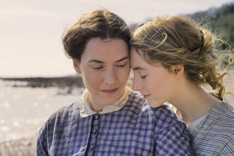 Ammonite, Saoirse Ronan parla della storia d'amore con Kate Winslet nel film di Francis Lee - ammonite movie - Gay.it