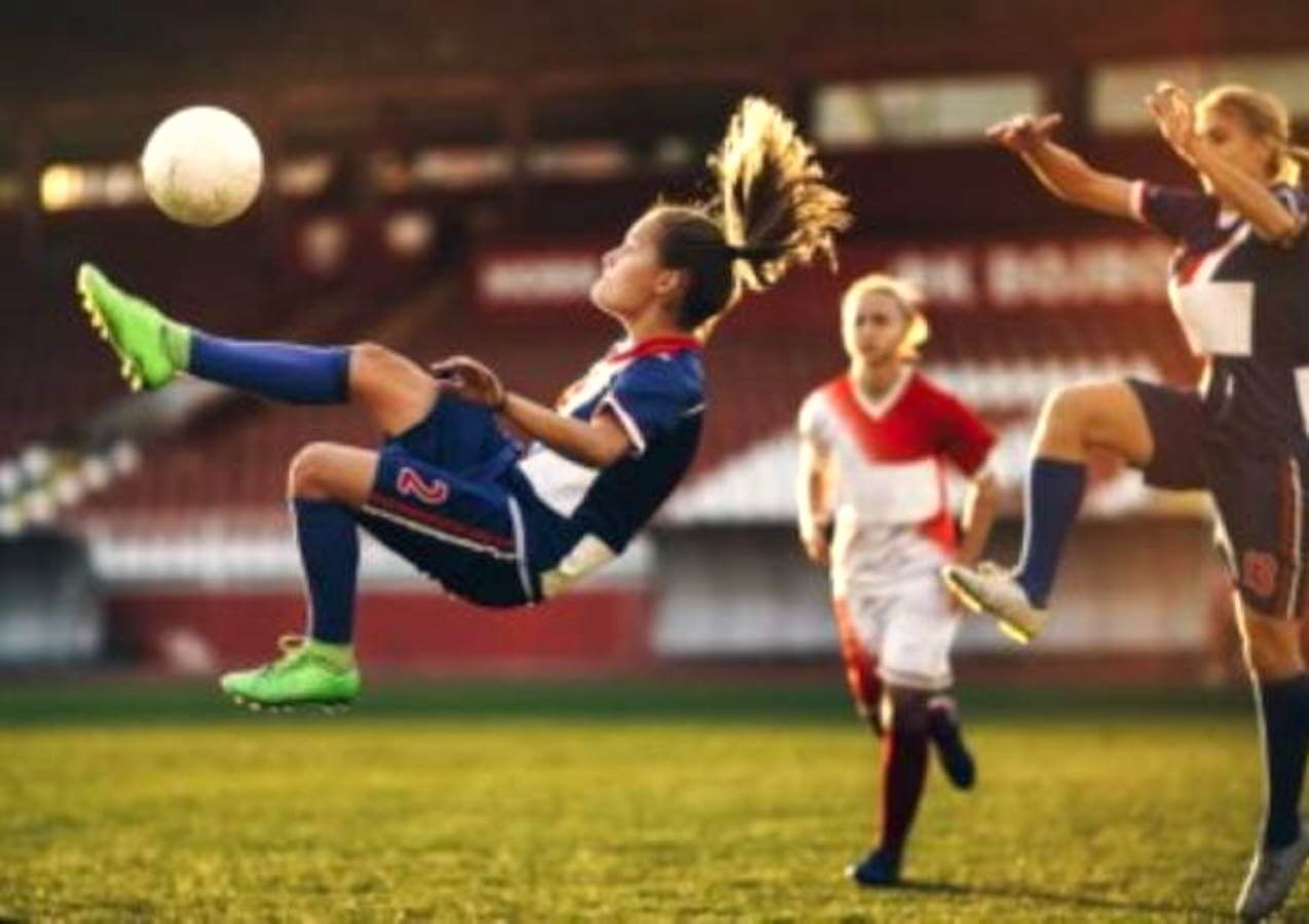 Insulti omofobi e sessisti alle calciatrici: denunciato il Mister premiato come ‘educatore sportivo dell’anno’