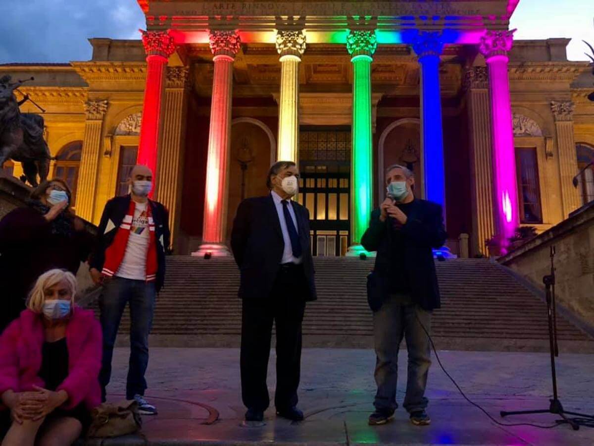 Palermo si tinge d'arcobaleno per dire basta all'omotransfobia: anche il Sindaco Leoluca Orlando in piazza - palermo pride - Gay.it