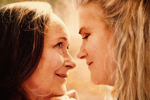 Oscar 2021, la Francia candida Due di Filippo Meneghetti con Barbara Sukowa e Martine Chevallier innamorate - Due 01 - Gay.it