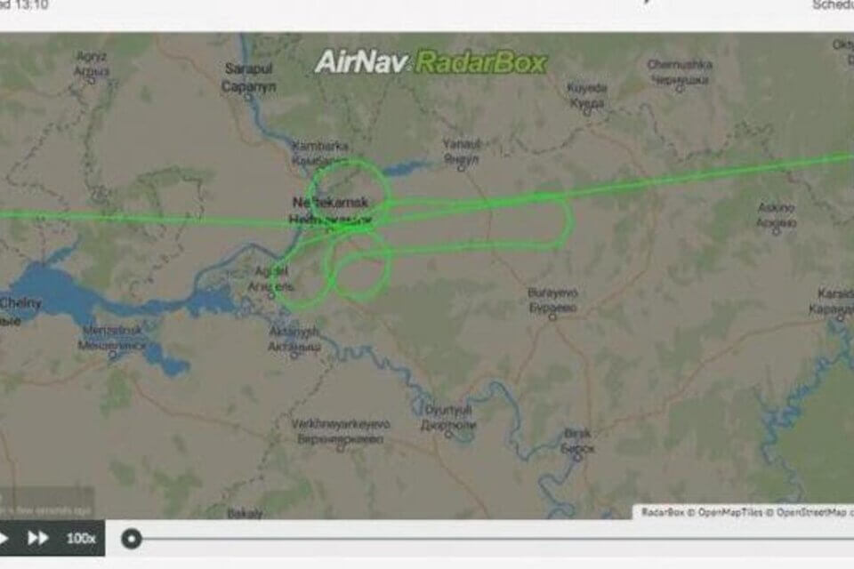 Due piloti sotto indagine per aver disegnato un pene gigante nel cielo - Due piloti sanzionati per aver disegnato un pene gigante nel cielo - Gay.it