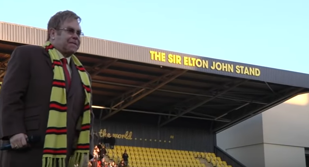Elton John: “Possedere una squadra di calcio è stato fantastico, fortificato dagli insulti omofobi”