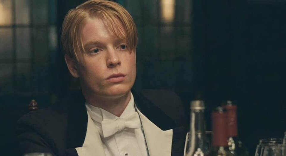 Freddie Fox di The Crown: “gli attori con esperienze sessuali più complete hanno oggi un vantaggio”