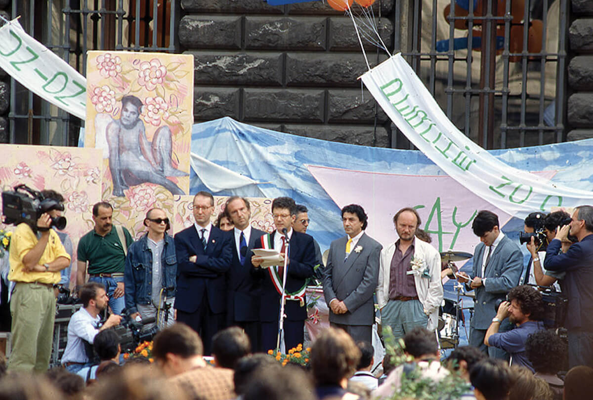 Milano: targa commemorativa per Ivan e Gianni, pionieri delle unioni civili – il video