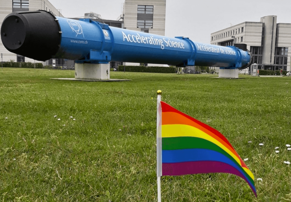 Il CERN diventa arcobaleno per celebrare le persone LGBT nella scienza, tecnologie, ingegneria e matematica