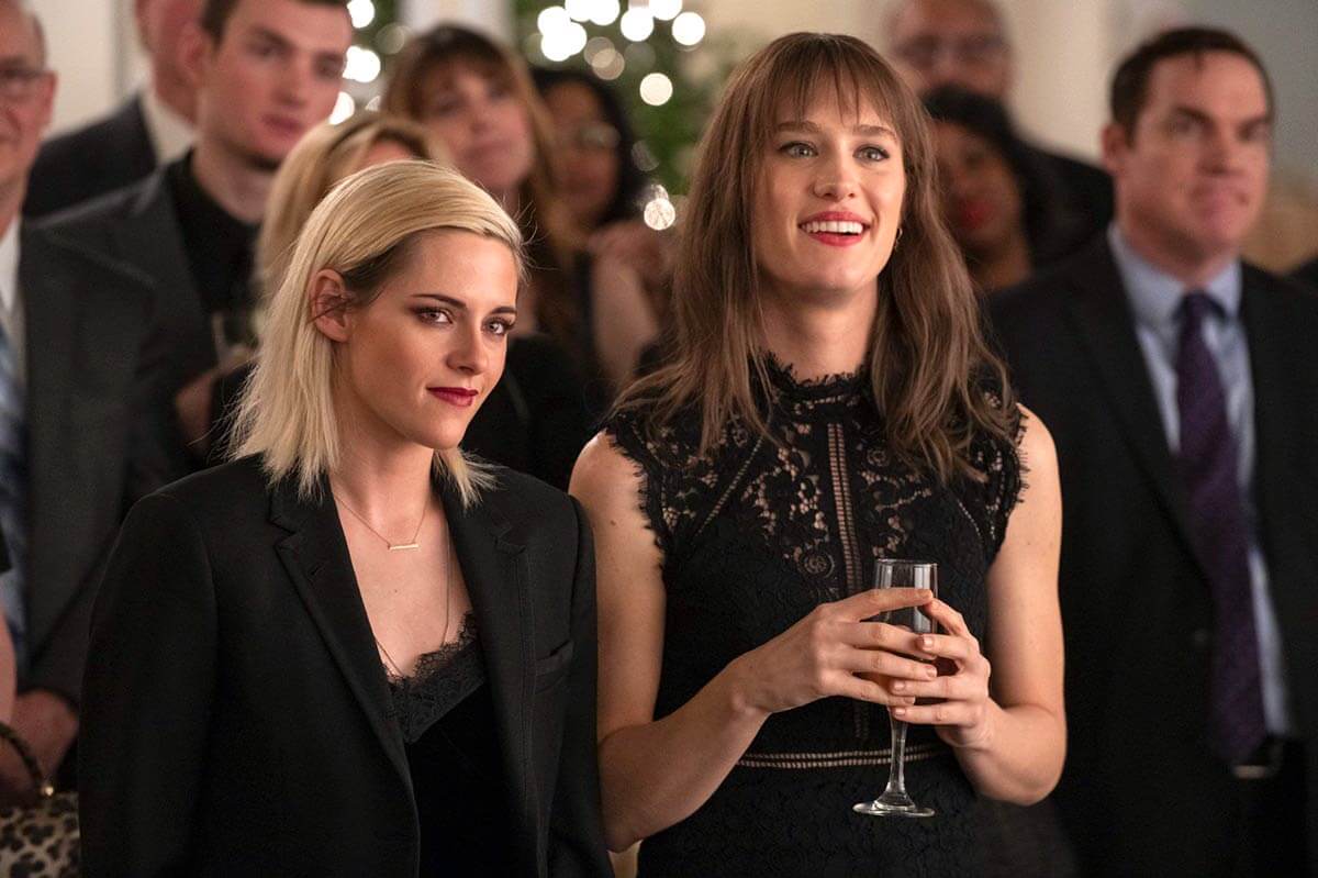 Happiest Season, primo trailer per la romantic comedy con Kristen Stewart e Mackenzie Davis innamorate