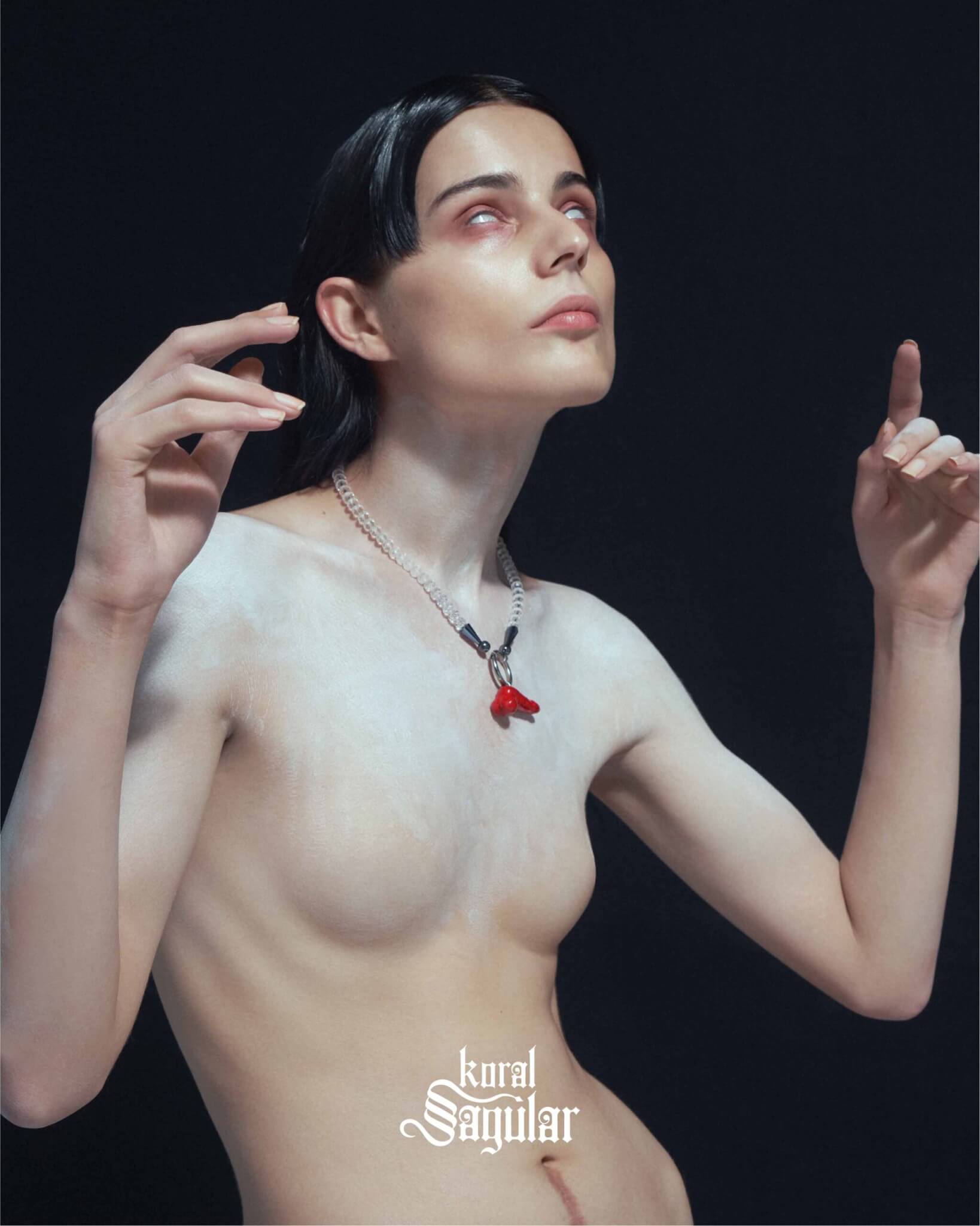 Koral Sagular ci presenta la sua prima collezione di gioielli a tematica sessuale - Koral Sagular Jewelry Collection 5 scaled - Gay.it
