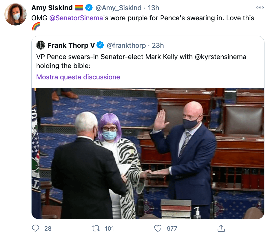 Kyrsten Sinema, la senatrice bisex trolla Mike Pence con cappotto zebrato e parrucca viola - la foto è virale - Kyrsten Sinema - Gay.it