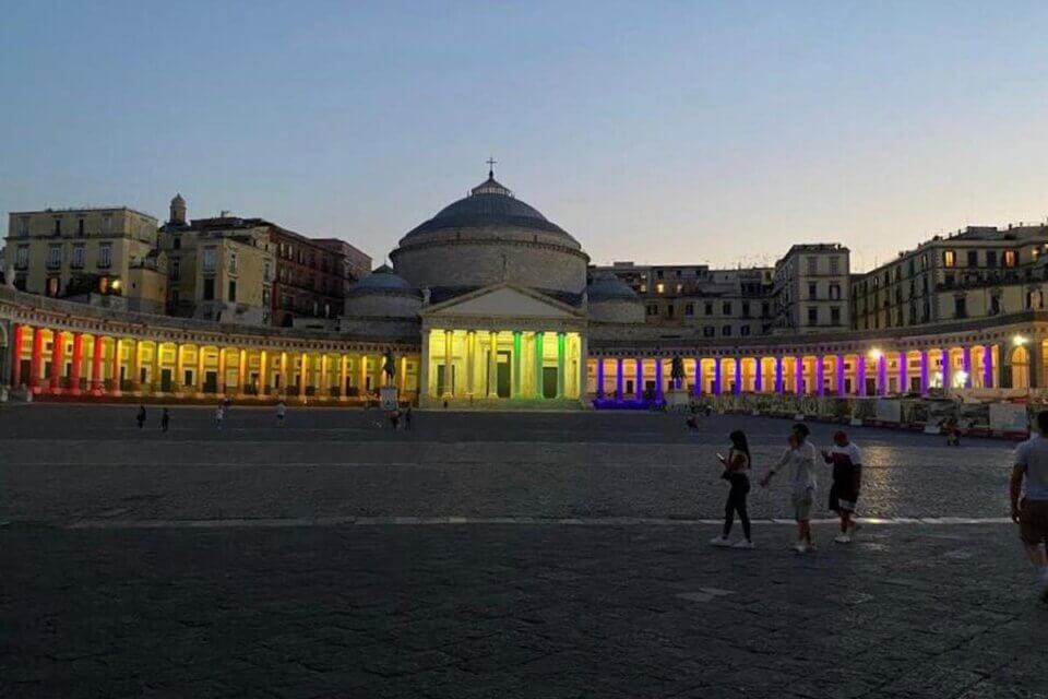 Napoli, De Magistris sulla casa accoglienza per persone LGBT: "bisogna agire e non lasciare indietro i più fragili" - Napoli - Gay.it