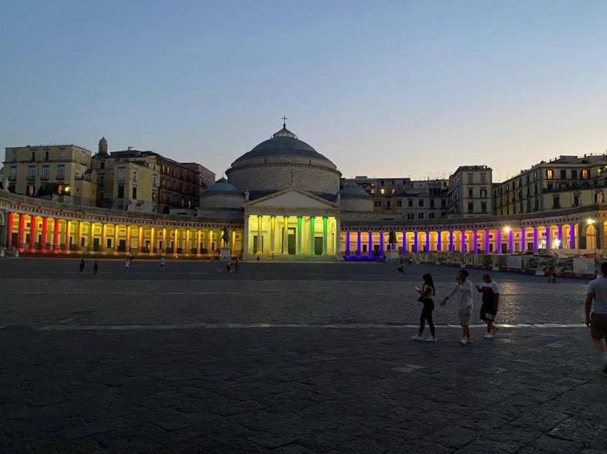 Napoli, De Magistris sulla casa accoglienza per persone LGBT: “bisogna agire e non lasciare indietro i più fragili”