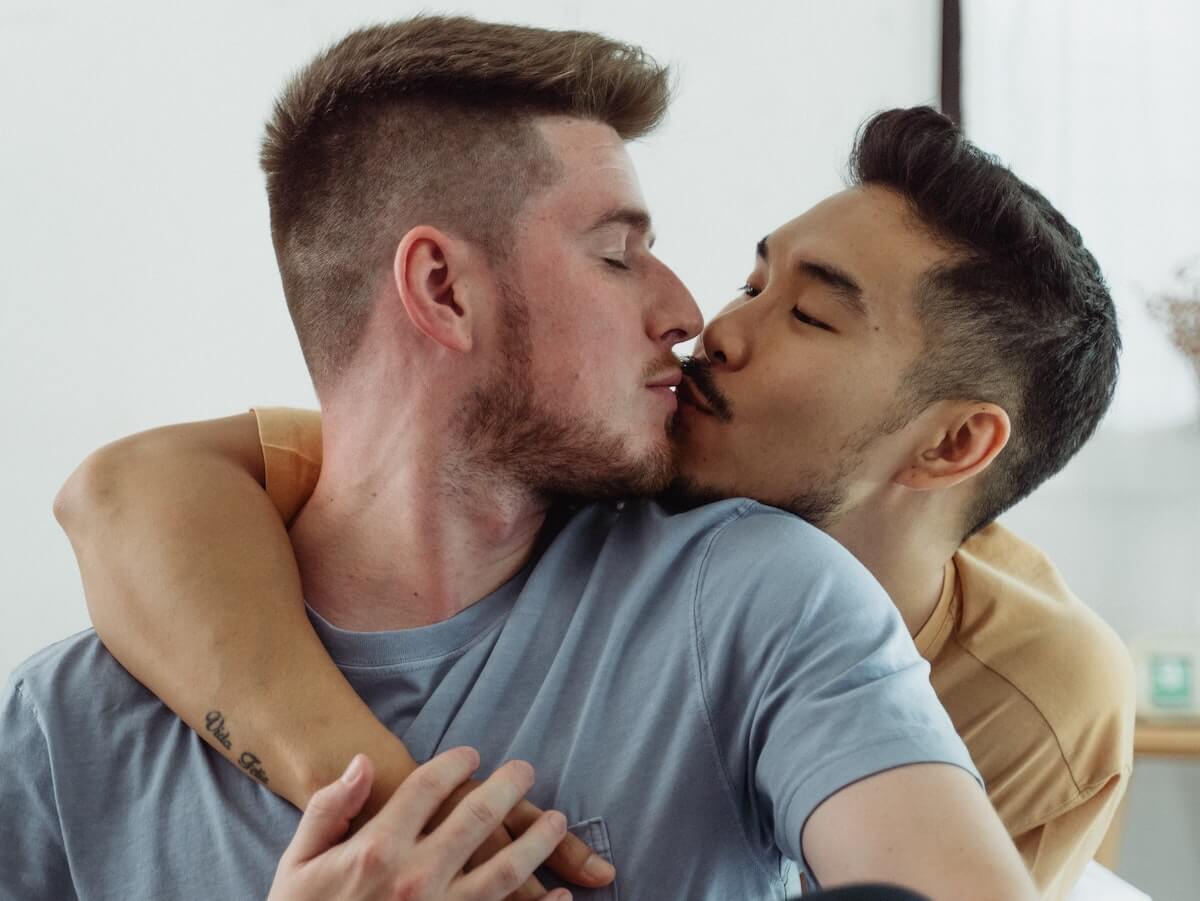 L’omotransfobia in Italia nel 2020: più di una denuncia a settimana su Gay.it