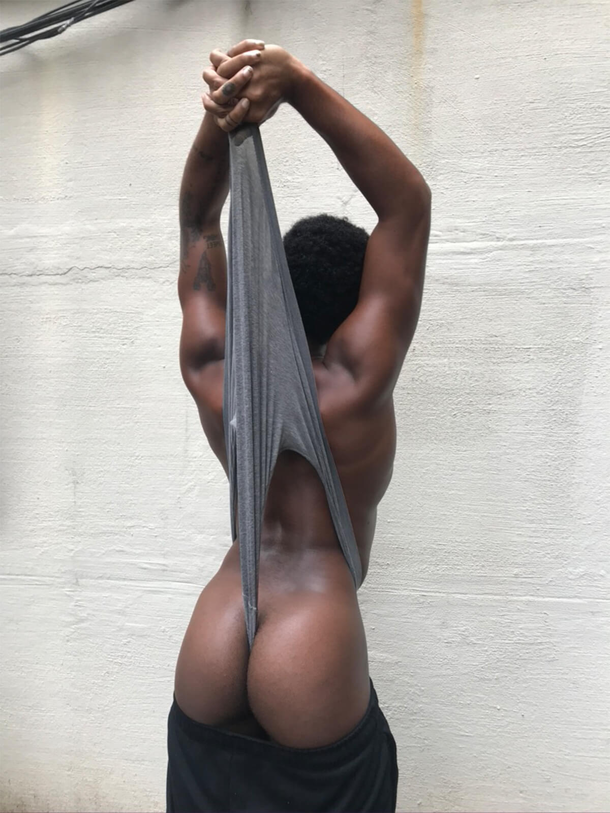 Wedgie: da atto di bullismo a gesto di rivendicazione - 4.Backyard Atomic Wedgie.2020 - Gay.it