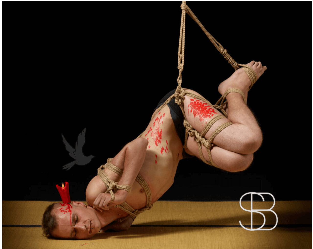 Lo Shibari: la pratica bondage per corpo, anima ed eros - BILDSCHIRMFOTO 2021 01 19 UM 14 6 - Gay.it