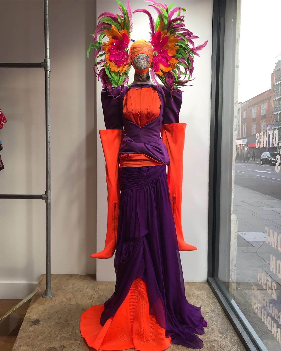 Francesco Colucci: il window dresser che ha conquistato Londra - DF2C8A10 361F 4CCE B268 4BA5E183A044 - Gay.it