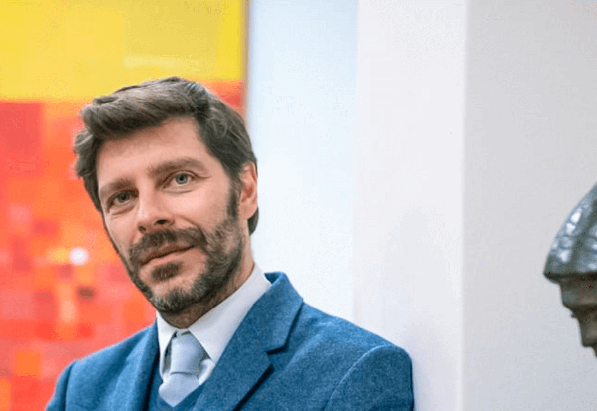 Nicholas Yatromanolakis, al ministro greco avevano detto di non candidarsi perché gay