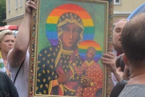 Polonia, rischiano il carcere per una Madonna con un'aureola arcobaleno - Polonia rischiano il carcere per una Madonna con unaureola arcobaleno - Gay.it