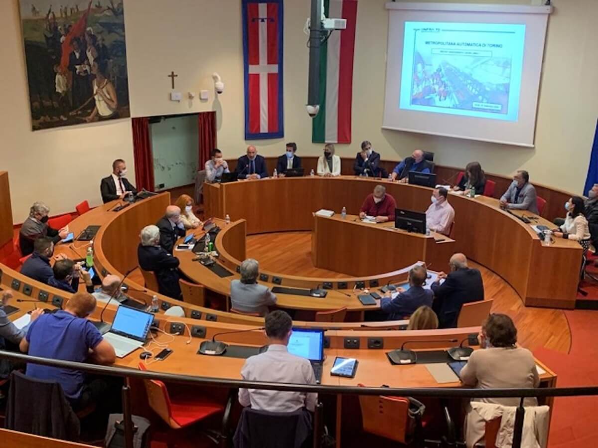 Rivoli, approvata mozione leghista sui “rischi della cultura Gender a scuola”: protestano insegnanti e genitori