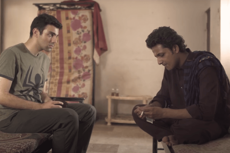 Aadat: il corto LGBT che parla di omosessualità in Pakistan, dove è ancora illegale essere gay